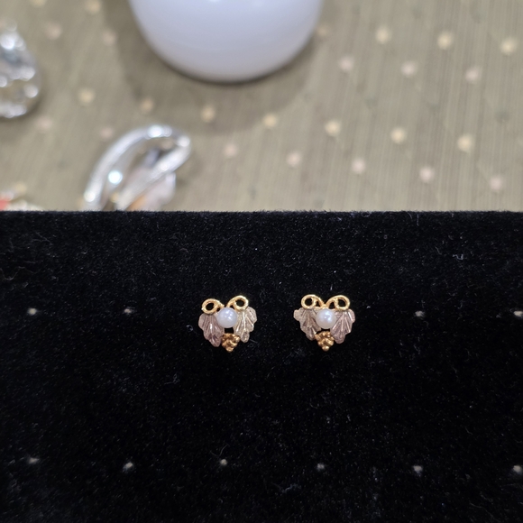 12K Gold Marked-Black Hills Gold Leaf and Faux Pearl Earrings - Picture 3 of 7